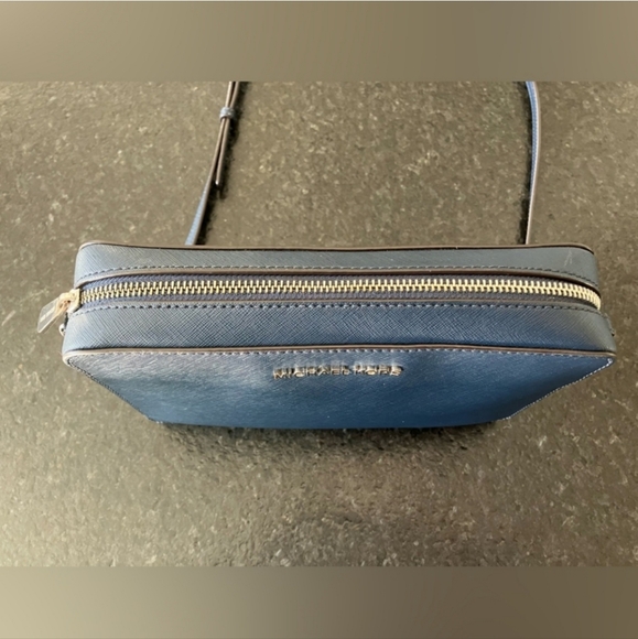 Michael Kors Jet Set Blue Crossbody Bag - Picture 4 of 12